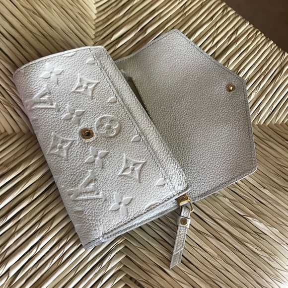 **SOLD**Louis Vuitton monogram trifold wallet - Picture 3 of 8